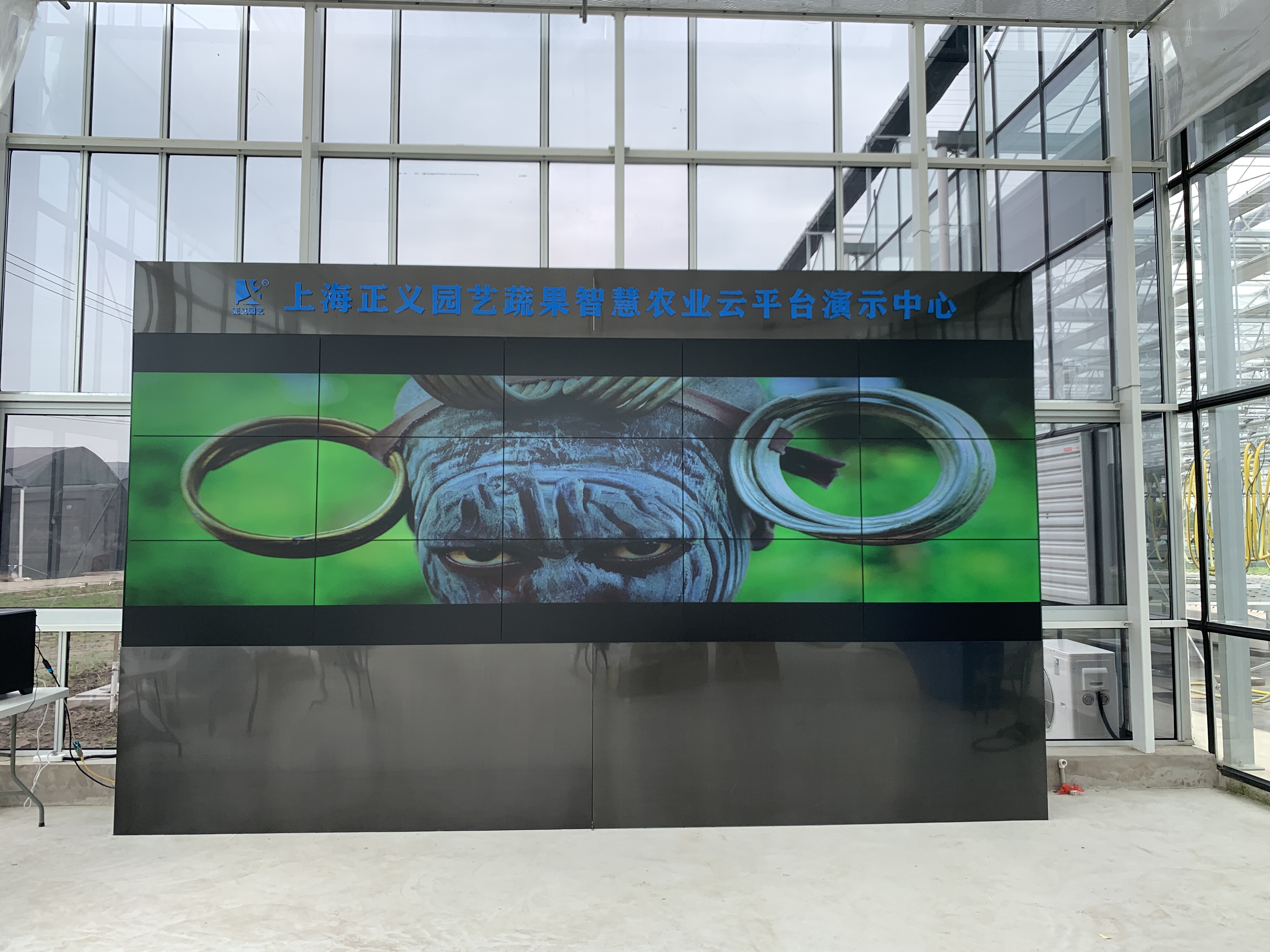 “揭秘'零拼縫'LED墻:如何讓會議室變成科幻指揮中心